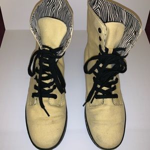 Dr. martens yellow 8